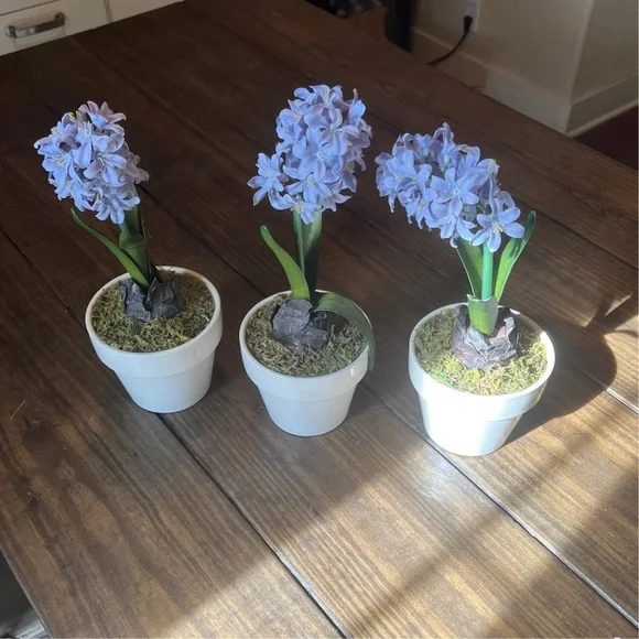 Faux Flowers - Picture 1 of 2